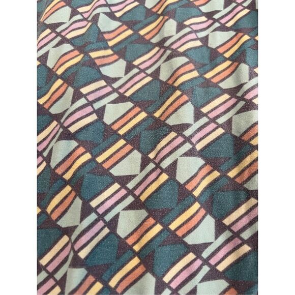 LulaRoe tall and curvy leggings - Picture 2 of 8